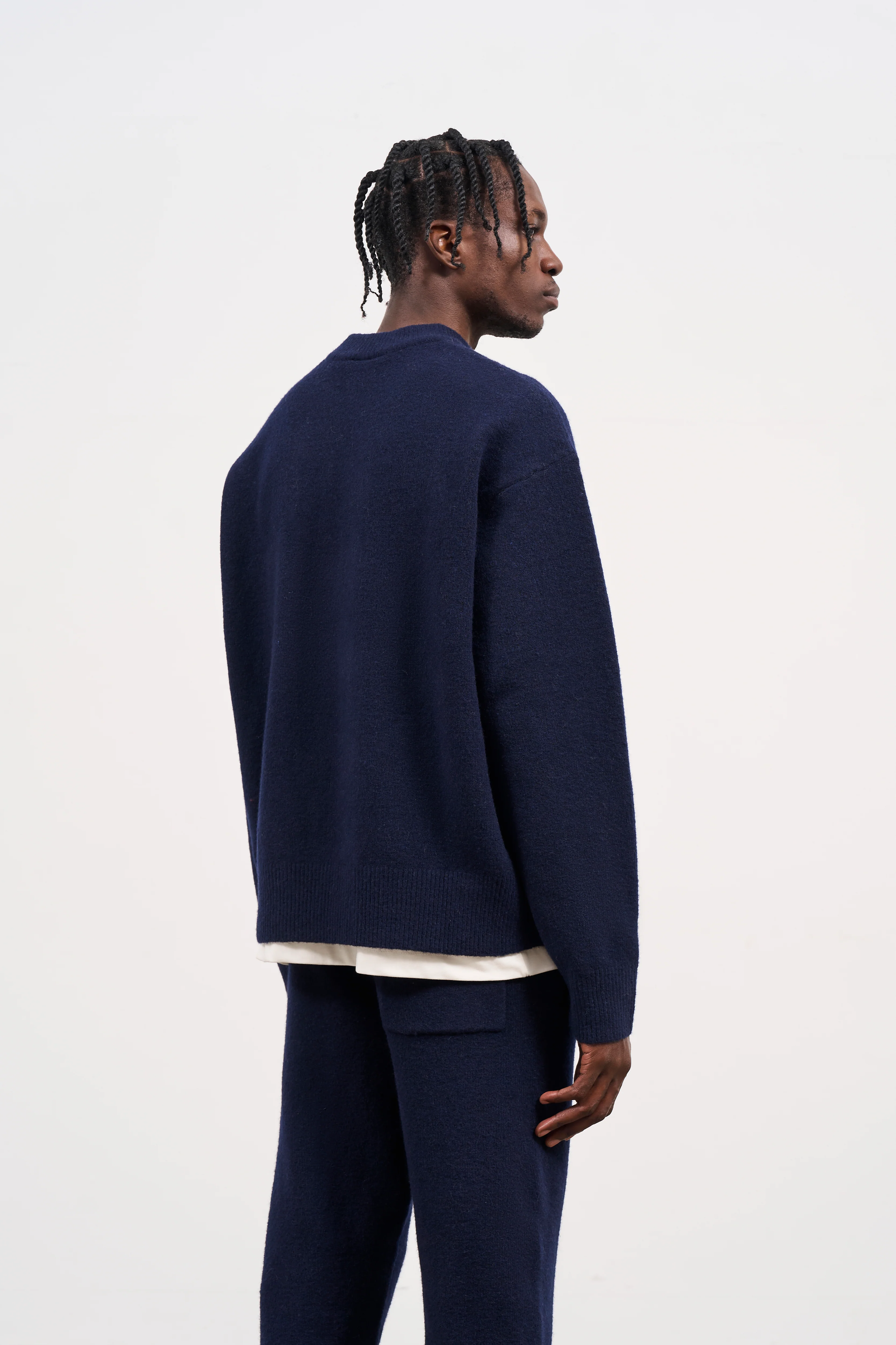 FLUFFY EMBLEM KNITTED CREW - NAVY - Image 8