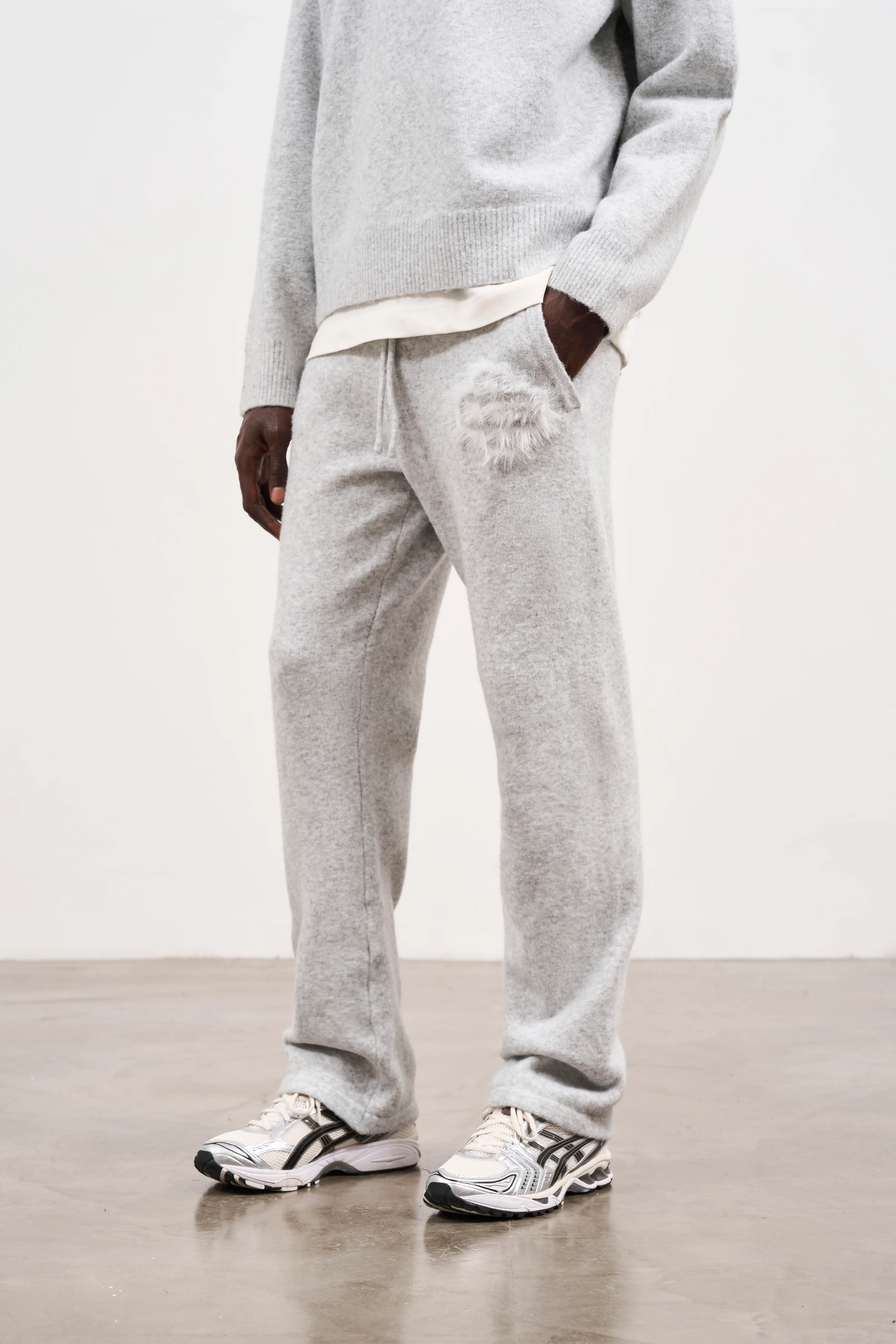 FLUFFY EMBLEM KNITTED JOGGERS - GREY MARL - Image 5