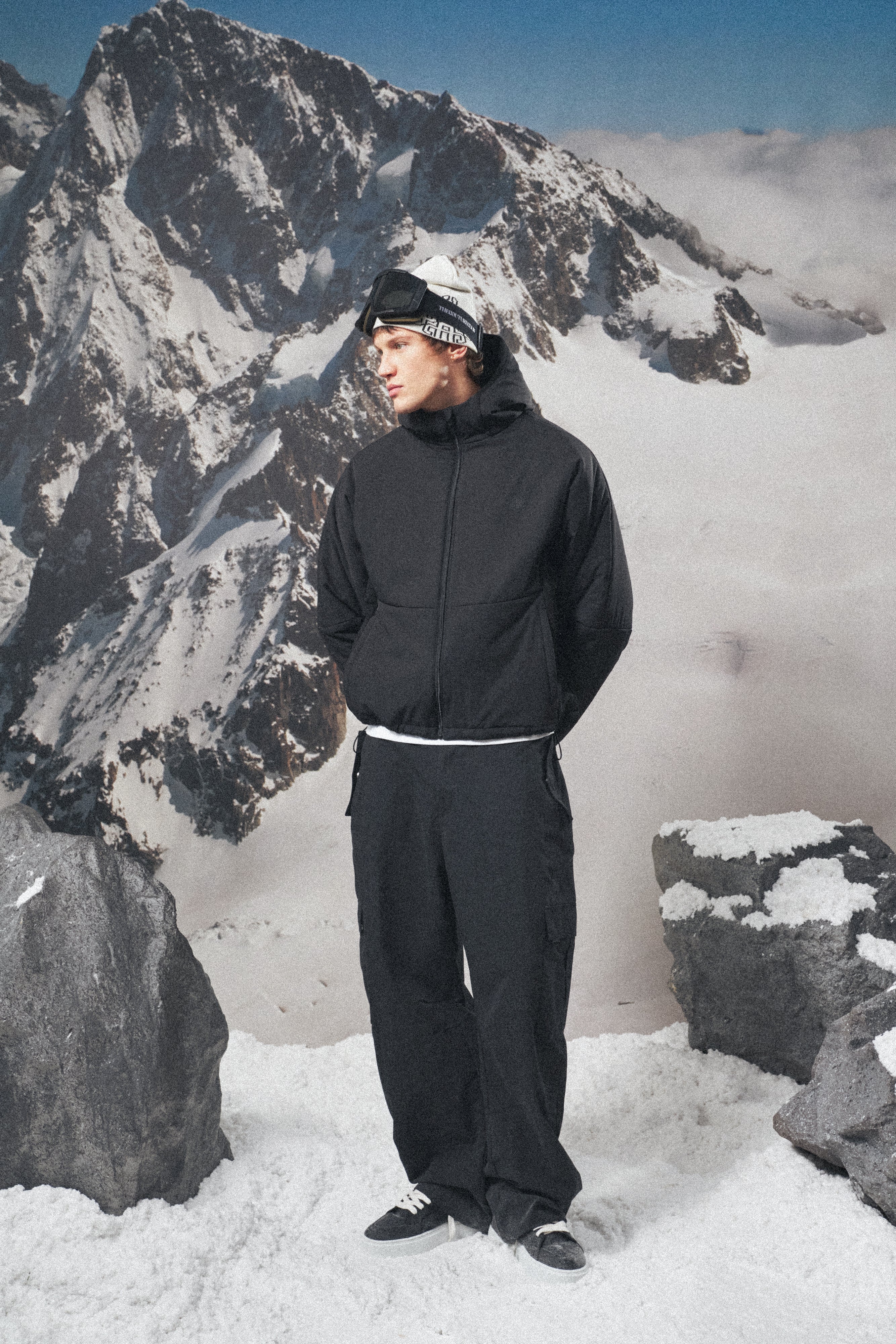 INSULATED JACKET - BLACK - Image 3