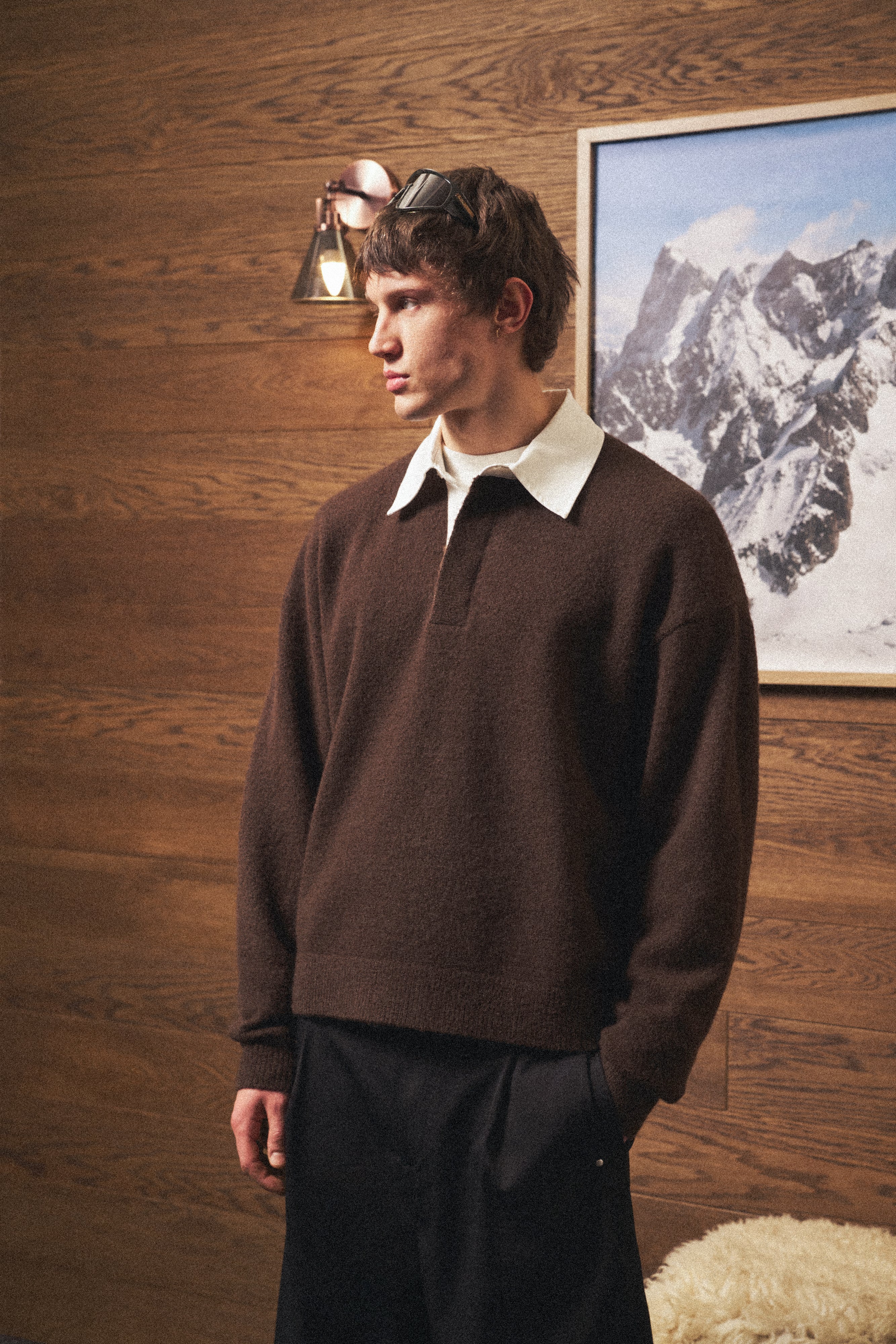 CONTRAST COLLAR KNIT CREW - BROWN - Image 4
