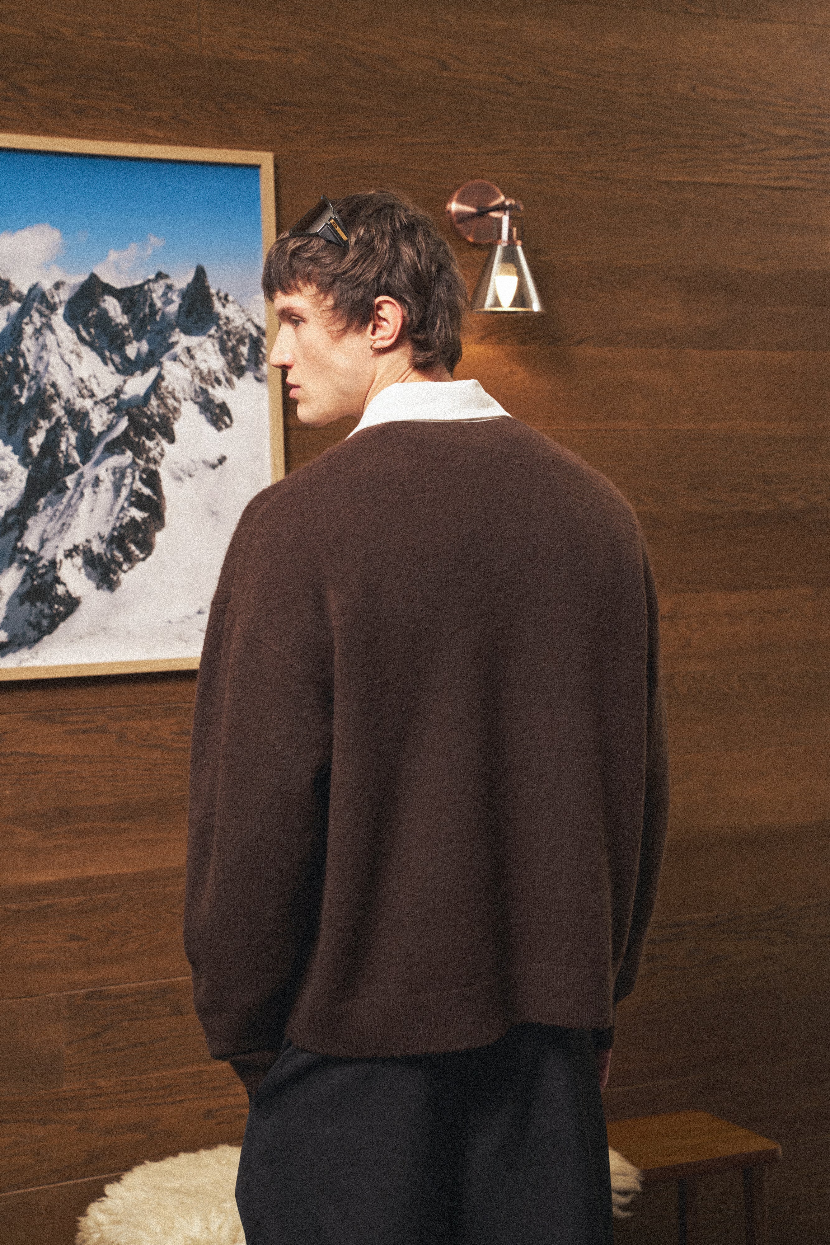 CONTRAST COLLAR KNIT CREW - BROWN - Image 7