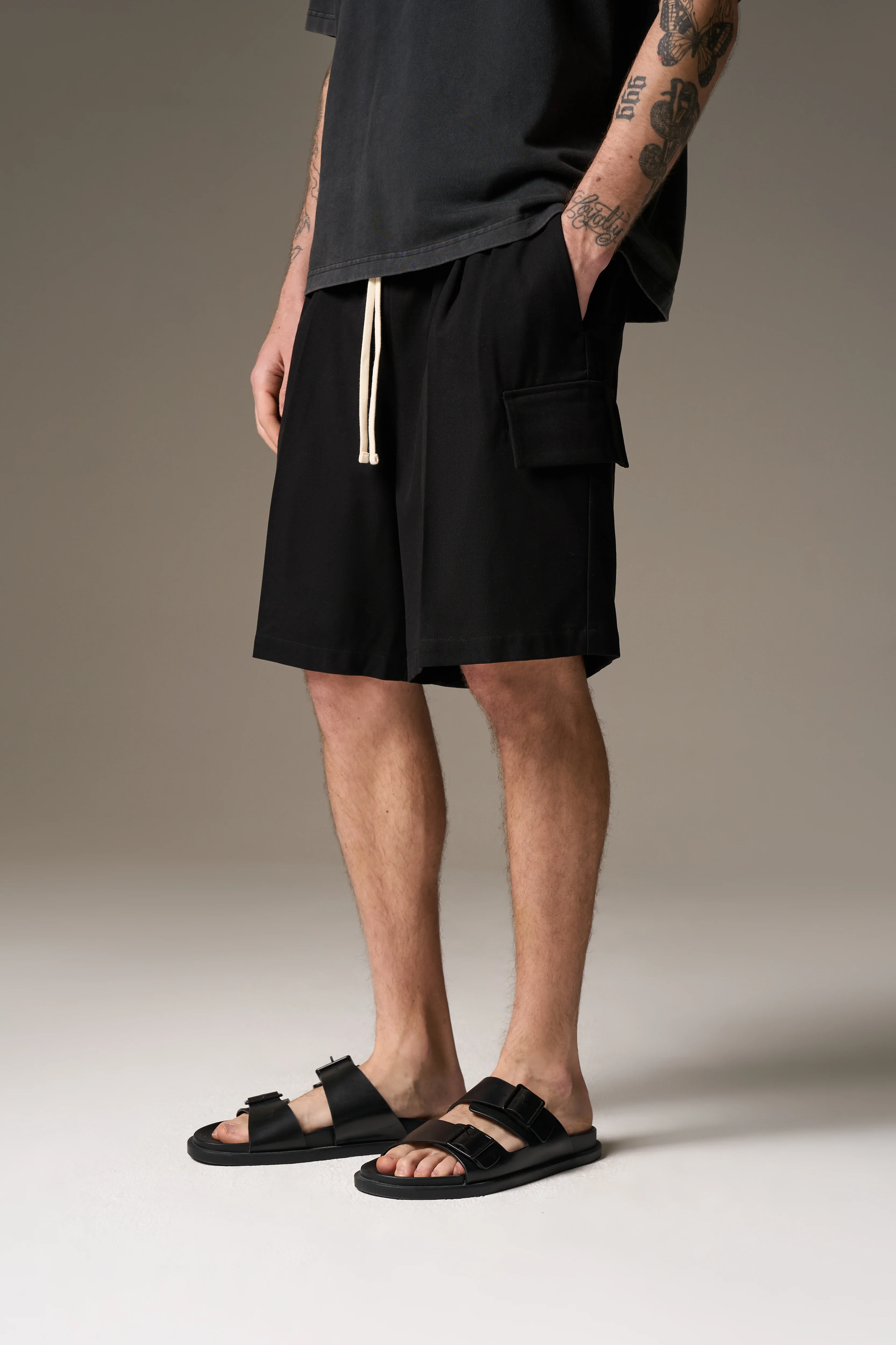 WIDE LEG SIDE POCKET SHORTS - BLACK - Image 9